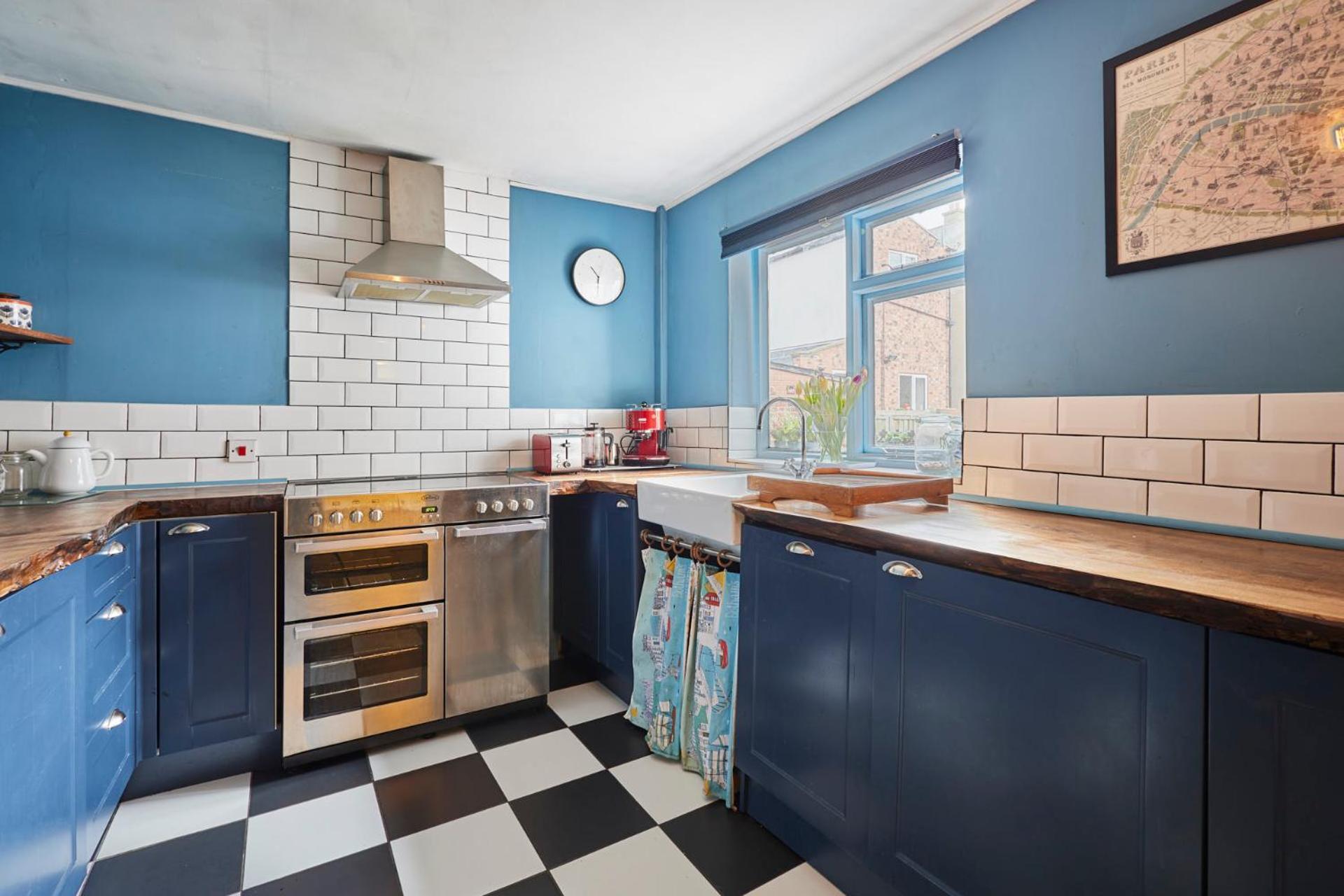 Host & - Clarence Place * Whitby